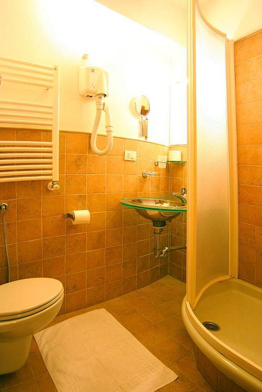 Francamaria Rooms Вернацца Номер фото
