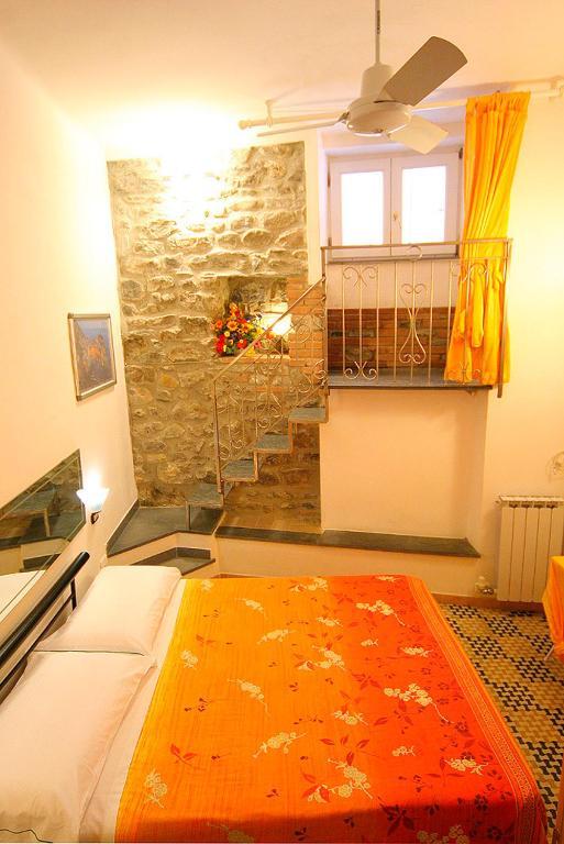 Francamaria Rooms Вернацца Номер фото